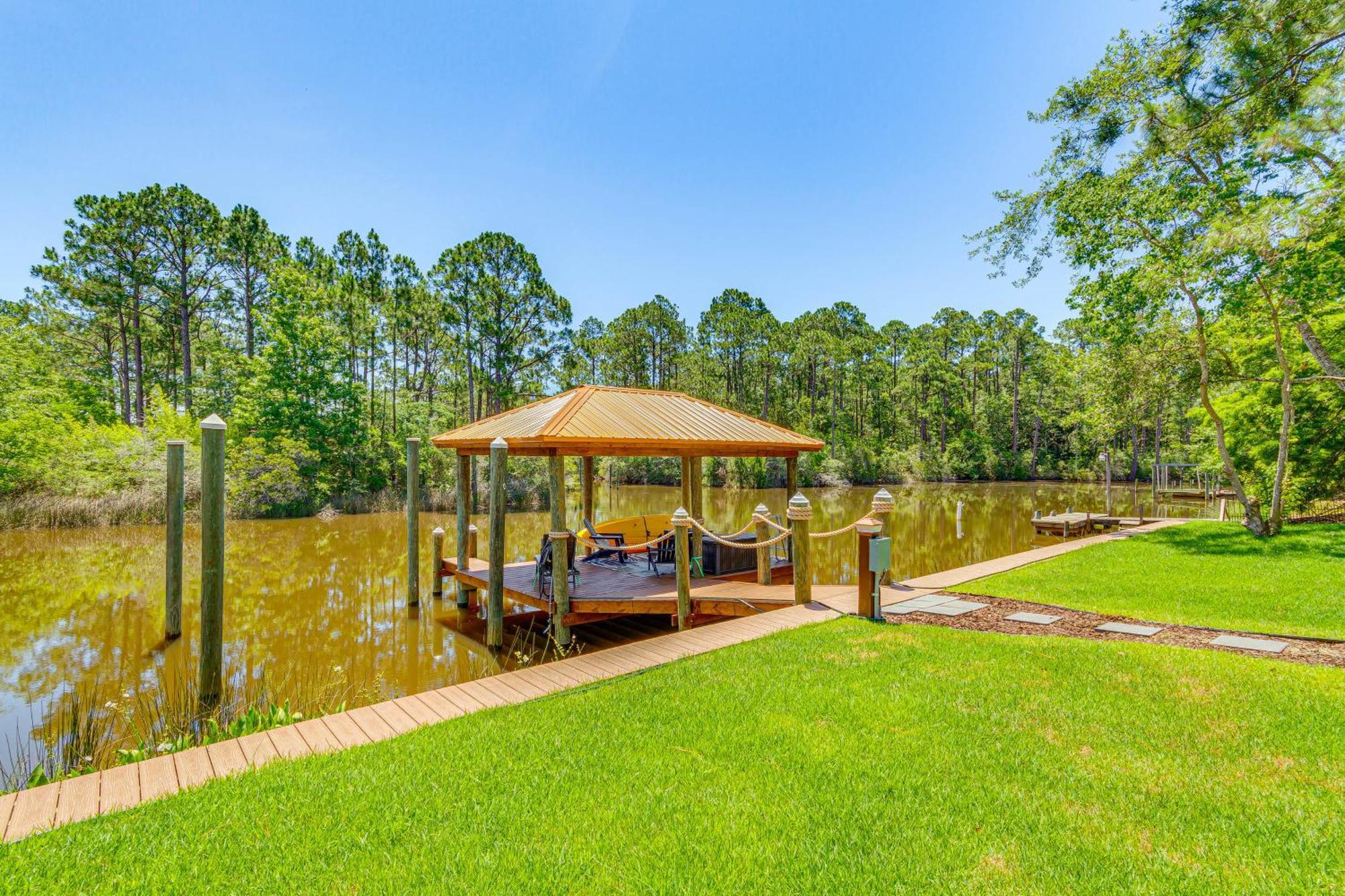 Waterfront Florida Vacation Rental With Boat Dock Милтон Экстерьер фото